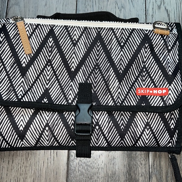 Skip hop diaper changing mat - Picture 2 of 15